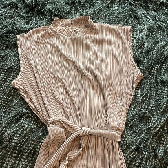 Wide leg jumpsuit - Picture 2 of 5